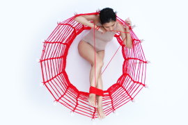 Kawita Vatanyankur, Knit (from the ‘Performing Textiles’ series), 2018. 