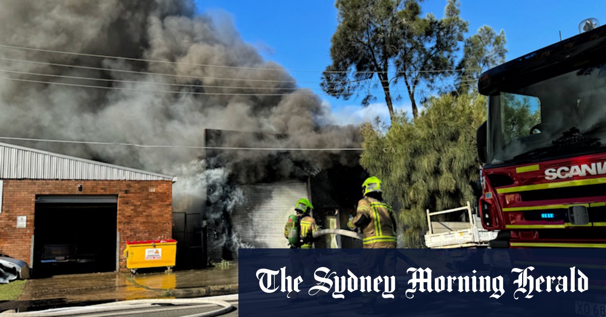 Mona Vale fire: blaze engulfs surfboard factory - Vimarsana News
