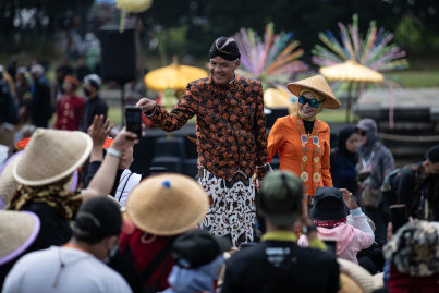 After World Cup yellow card, Indonesian governor wins key backing for president