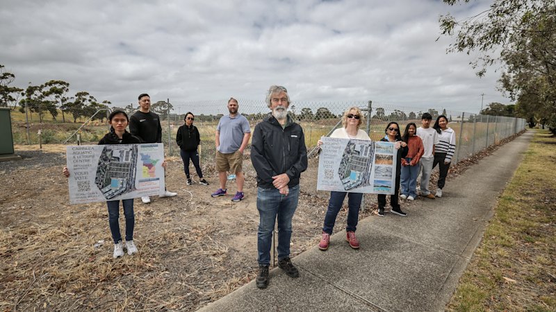 Residents push for rethink of proposed 500-home estate