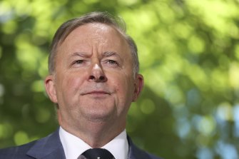 Labor leader Anthony Albanese says Australia does not have access to enough vaccines.