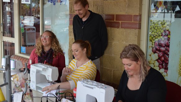 Making boomerang bags: L-R Nicole Mattingley,  the Member for Kingsley Jessica Stojkovski, Craig Vanderplank, Robyn Catling.