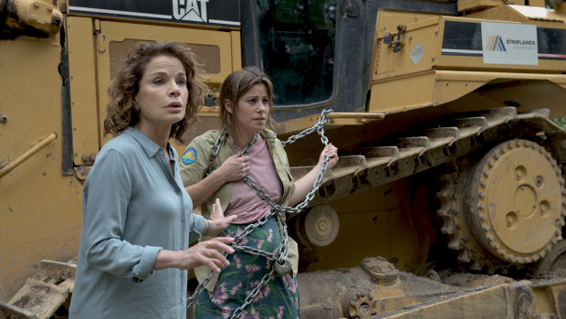 Sigrid Thornton as Laura Gibson with her now-adult daughter, played by Brooke Satchwell.