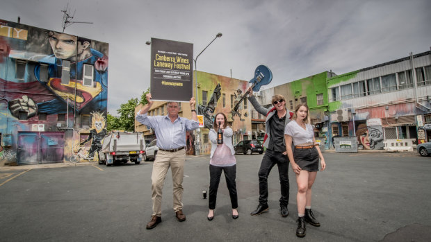 President of the Canberra District Wine Industry Association John Leyshon, local winemaker Stephanie Helm and local performers  "The Chesterfield Band", Cam Smith and daughter Tess Healey-Smith in Tocumwal Lane.