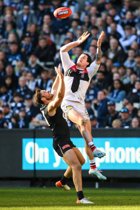 Carlisle flies for the footy.