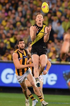 Jack Riewoldt on the lead.