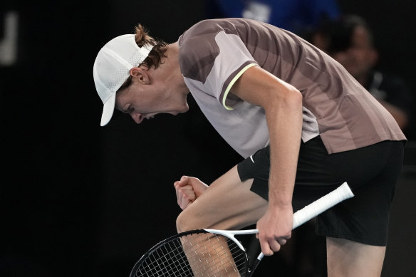 Jannik Sinner beats Andrey Rublev in the Australian Open quarter-finals.