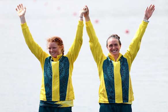 Bronze medallists Jess Morrison and Annabelle McIntyre celebrate in Paris. 