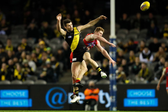 Trent Cotchin and Matt Rowell compete for the ball.