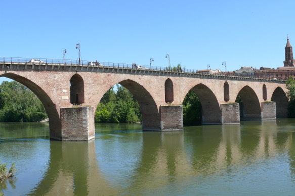 The Pont Vieux brige in Montauban, where Kelly Meafua died.