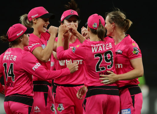 The Sixers celebrate the key wicket of Thunder star Heather Knight on Wednesday night.