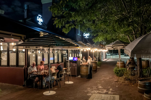 Al fresco dining on fine nights. 