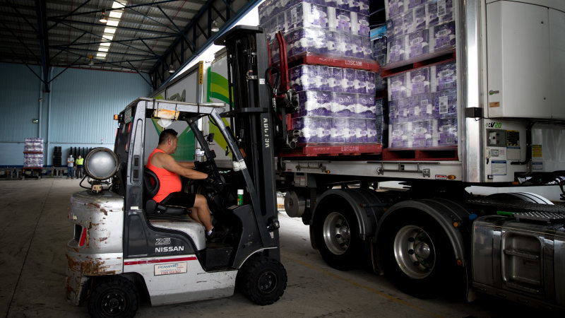 Supermarket Curbs Aren T Slowing Toilet Paper Panic Buying