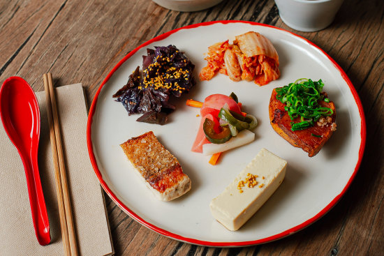 The Rising Sun wachoushoku breakfast plate changes with the seasons.