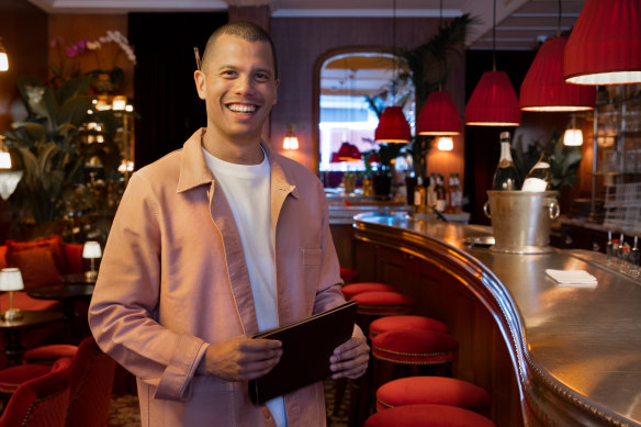 Staff at Le Splendide are kitted out in stylish salmon-coloured chore jackets.