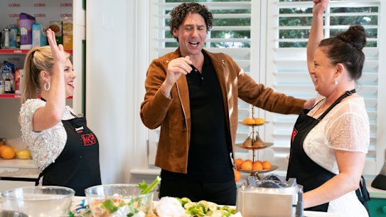 MKR contestants Jenni and Louise in the kitchen with Colin Fassnidge.