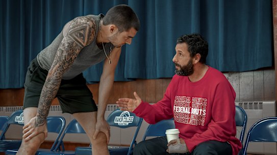 (L-R) Juancho Hernangomez as Bo Cruz and Adam Sandler as Stanley Sugerman in Hustle.