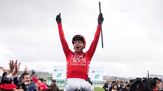 Redzel never headed as Snowdens celebrate back-to-back Everest wins