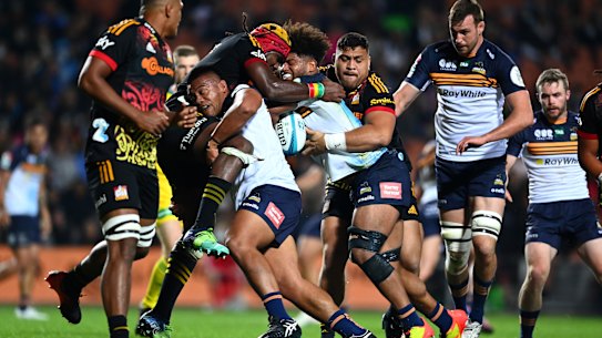 HAMILTON, NEW ZEALAND - MAY 07: Rob Valetini of the Brumbies charges forward during the round 12 Super Rugby Pacific match between the Chiefs and the ACT Brumbies at FMG Stadium Waikato on May 07, 2022 in Hamilton, New Zealand. (Photo by Hannah Peters/Getty Images)