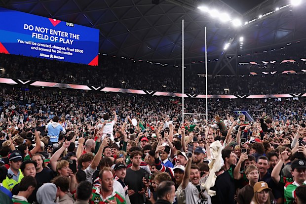SYDNEY, AUSTRALIA - MARCH 13: Spectators invade the pitch to celebrate Alex Johnston of the Rabbitohs scoring a try, his 213th try making it the most try's now scored in the NRL during the round two NRL match between Sydney Roosters and South Sydney Rabbitohs at Allianz Stadium, on March 13, 2026, in Sydney, Australia. (Photo by Cameron Spencer/Getty Images)