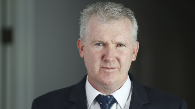 Labor’s industrial relations spokesman Tony Burke says Victoria’s sick pay trial is not a federal policy.