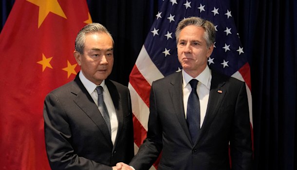 Çinli Wang Yi Perşembe günü erken saatlerde ABD Dışişleri Bakanı Anthony Blinken ile bir araya geldi.