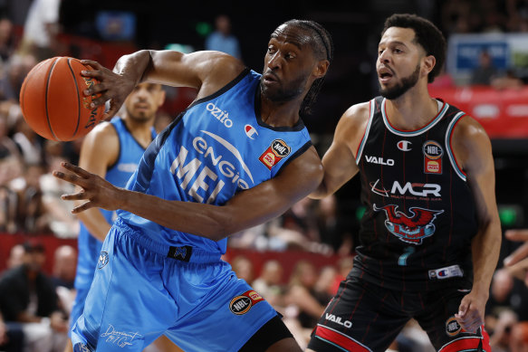 Melbourne United’s Ian Clark throws a pass.