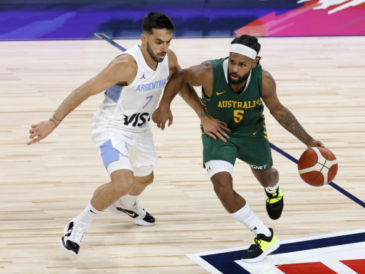 Patty Mills takes on Argentina’s Facundo Campazzo.
