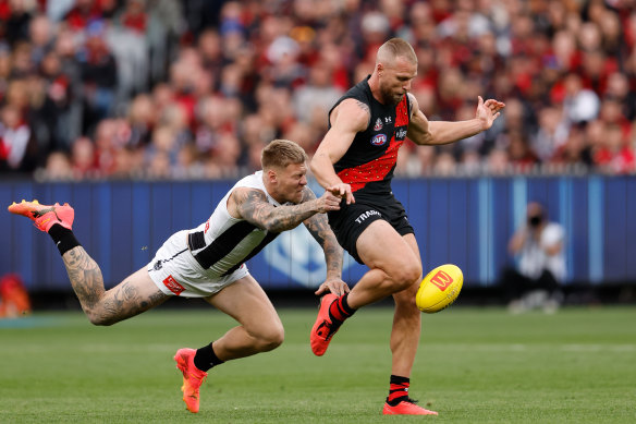 Jordan De Goey stretches to tackle Essendon star Jake Stringer on Anzac Day.