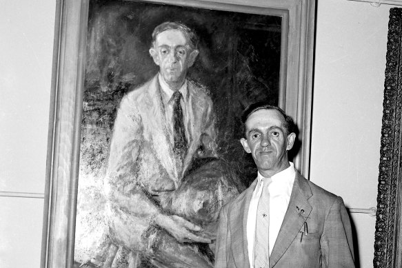 Joshua Smith  at the Art Gallery of NSW with the William Dobell portrait that won in 1943.