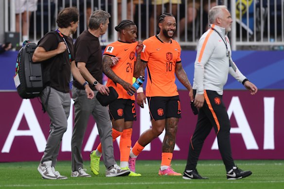 Happy campers Crysencio Summerville and Memphis Depay.