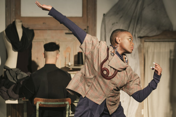 Jaden Smith Rocks Pink Hair & Non-Gender Binary Style in the Front Row at Louis  Vuitton