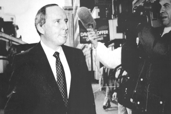 Arriving at London’s Marlborough Street magistrates court in December 1988. His enemies liked to mock him about this encounter with the law in Britain.