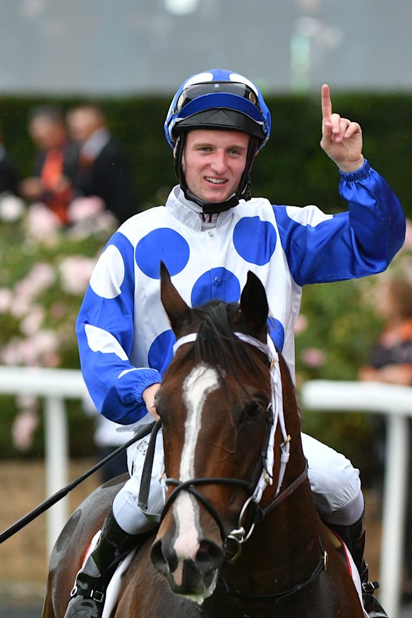 Michael Poy returns to the mounting yard after winning on Ancestry.