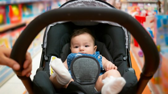 Businesses, workers and experts have called on the federal government to expand its paid parental leave scheme.