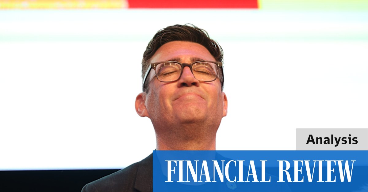Starmer edges towards quitting as Burnham looks to calm bond jitters