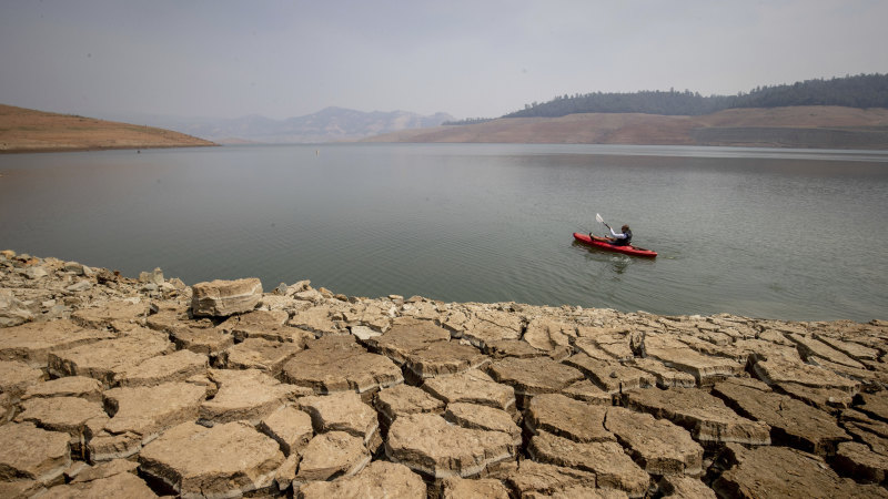 Signals of a warmed world: Endless Australian rain and 20 years of American  drought