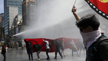 Continued violent protests that started after a rise in bus fares have forced the Chilean government to cancel two major summits.