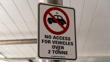 Vehicles over two tonnes are banned from Circular Quay's southern promenade.