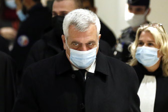 Nicolas Sarkozy의 변호사이자 오랜 친구 인 Thierry Herzog도 유죄 판결을 받았습니다.