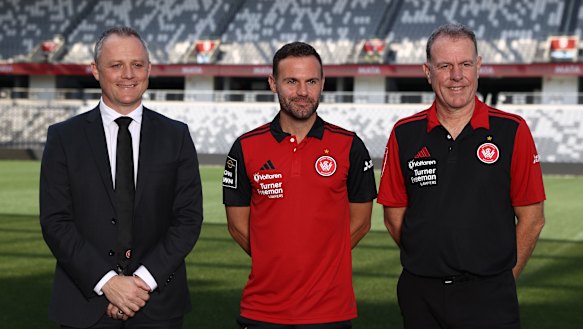 Juan Mata with Wanderers chief executive Scott Hudson and coach Alen Stajcic.