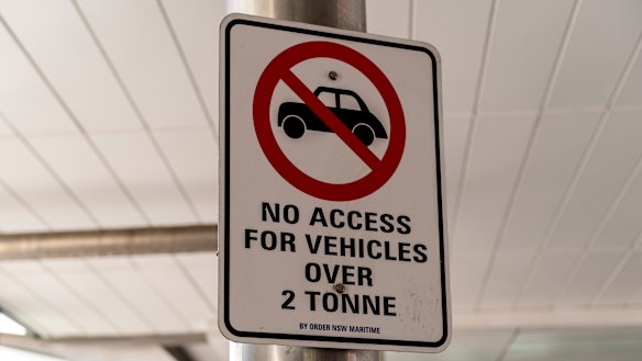 Vehicles over two tonnes are banned from Circular Quay's southern promenade.