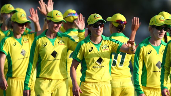 Australia’s national women’s team is shooting for a world record 22nd straight one-day international victory on Sunday.