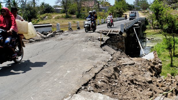 North Lombok is the hardest hit area. Here, near the quake's epicentre, streets have collapsed or are blocked by landslides.