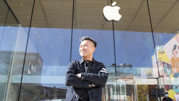 Li Wei, an iPhone scalper says there are noticeably more Chinese using Huawei mobile phones. 