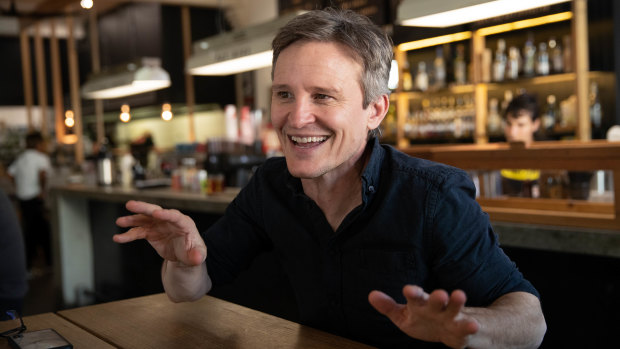 Actor Damon Herriman reckons “life tells you if you’re handsome”. 