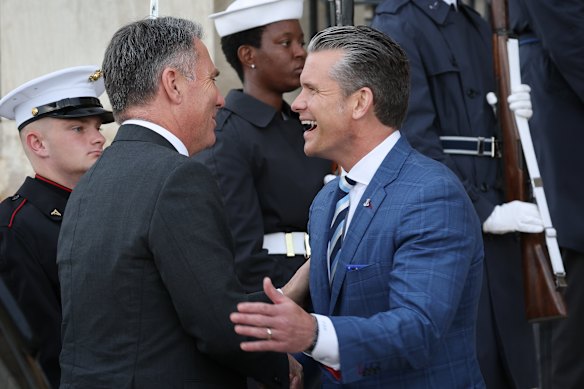 Il ministro della Difesa Richard Marles e il segretario alla Difesa statunitense Pete Hegseth al Pentagono all’inizio di settembre.