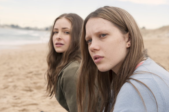 Ashleigh Cummings and Brenna Harding in Puberty Blues.