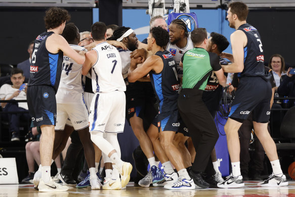 Tensions flare in the NBL match between Melbourne United and the Adelaide 36ers.