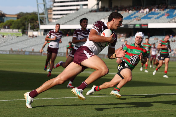 Navren Willett heads for the try line.